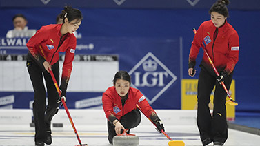 引领中国足 引领中国足